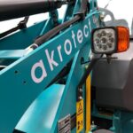 Akrotect Hoflader AK 808 mit Kabine – Bild 5